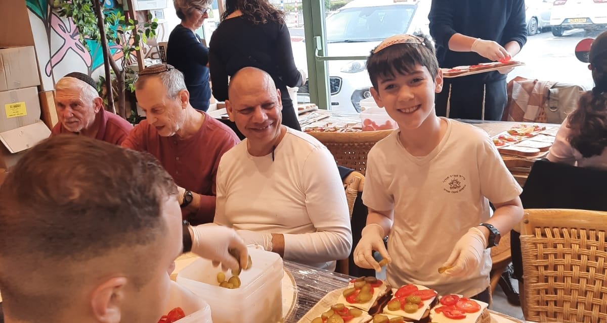 Visit Israel to help! –The Greenes: Israelis are ‘strong and cohesive’
