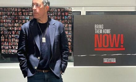 Seinfeld visits Kibbutz Be’eri during solidarity visit