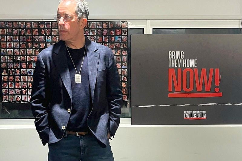 Seinfeld visits Kibbutz Be’eri during solidarity visit